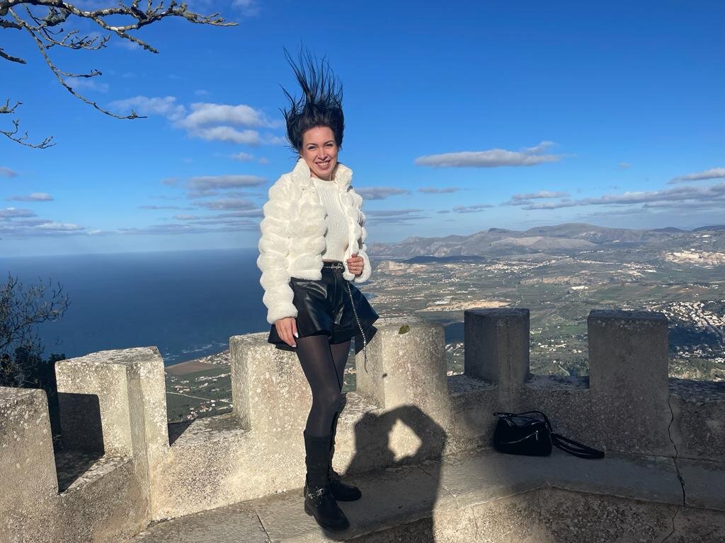 Волосы как в невесомости