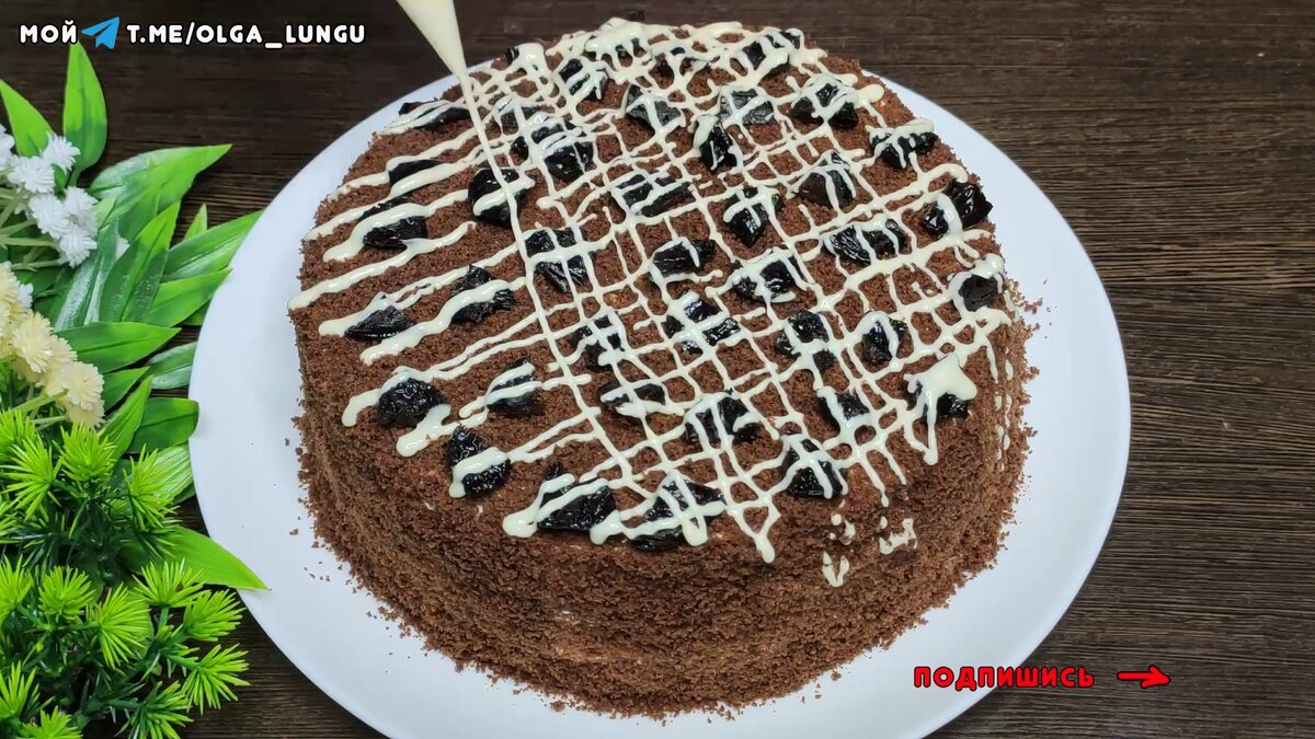 Торт карпатка тирамису. Торт бисквит без выпечки. Торт бисквит без выпечки. Клубничный тирамису. Торт тирамису клубничный.