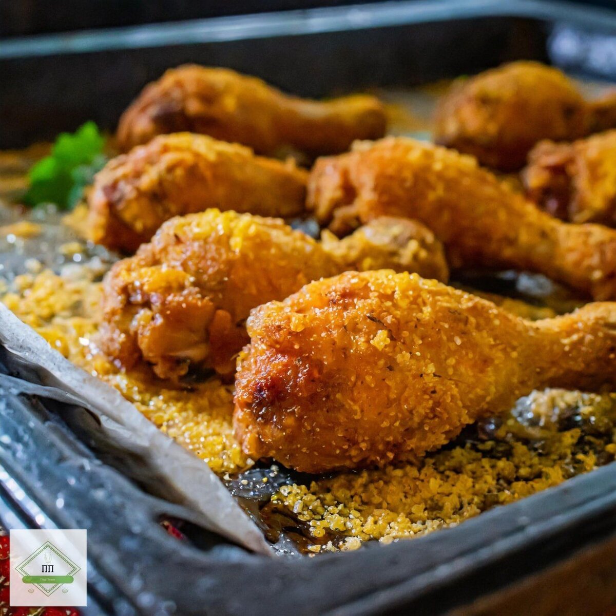 Голени с картошкой в духовке. Куриные ножки с овощами в духовке. Куриные ножки с картофелем в духовке. Куриные ножки с картошкой в духовке. Куриные голени в духовке быстро и вкусно.