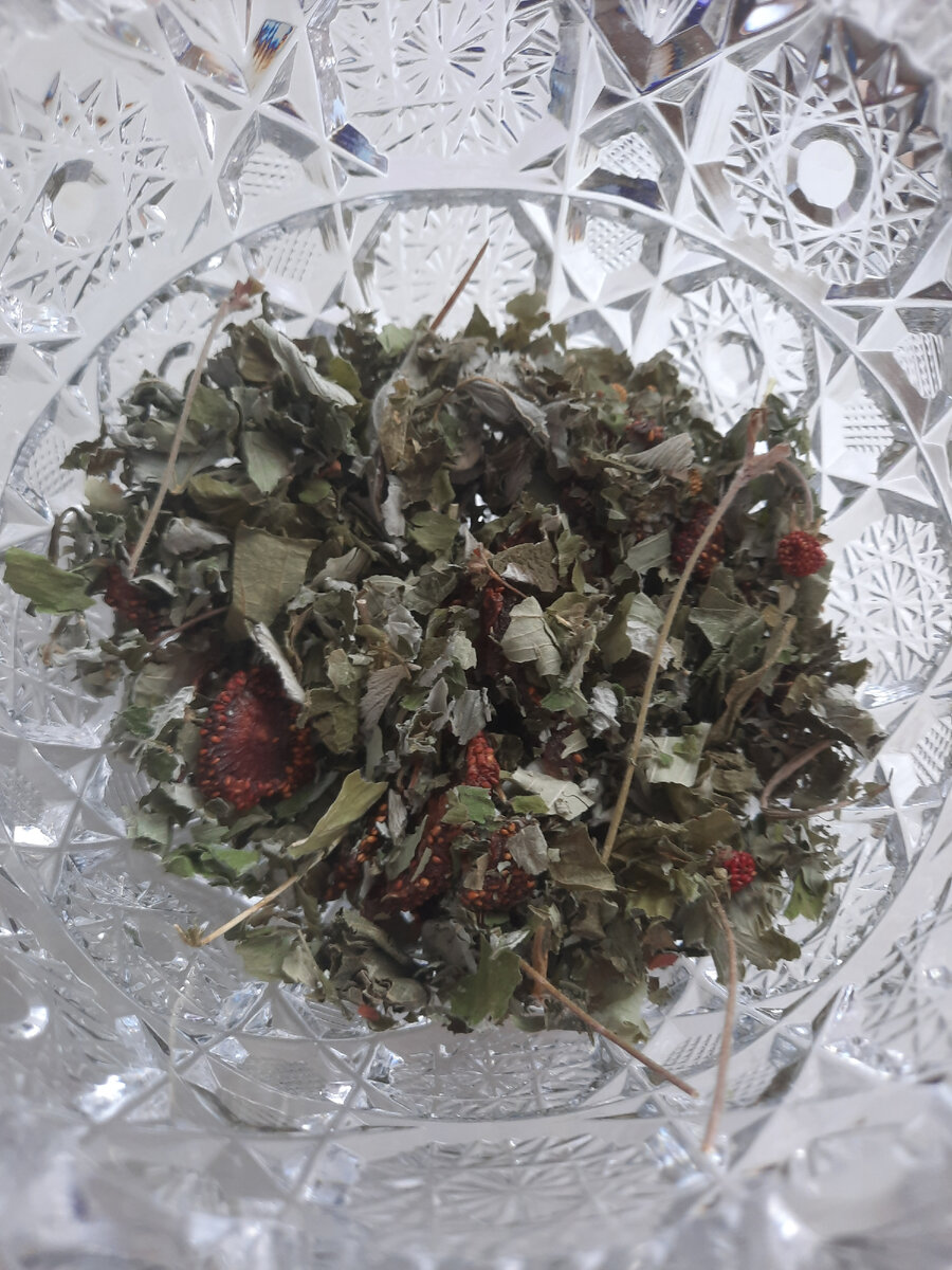 Это все, что осталось к январю от двух литров сухого чайного сбора