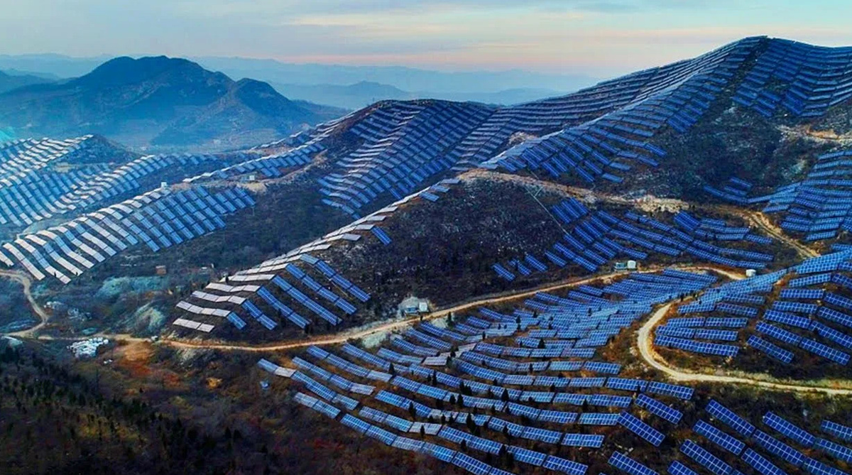 Энергетика кнр становится чистой все быстрее. Китай Тайхан солнечные батареи. Гора Тайхан Китай. Электростанция «Ганьсу». Шаньси Солнечная электростанция.