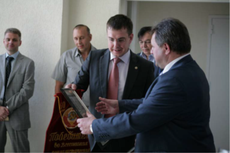 Подарки от подразделений в день открытия музея ЛАЭС, июнь 2014 г. 
