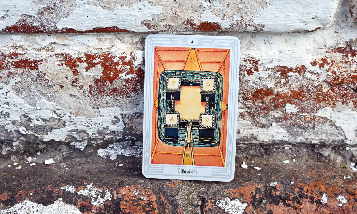 красивые стихи о любви. когда судьба бывает не права когда обида к горлу подступает. девушка идет по дороге. виоей жизни. цитаты.