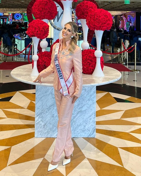 мисс татарстан 2023. живая классика школьный этап. читающая мама конкурс 2023 татарстан. читающая мама конкурс 2023 татарстан. живая классика 2023 фото.