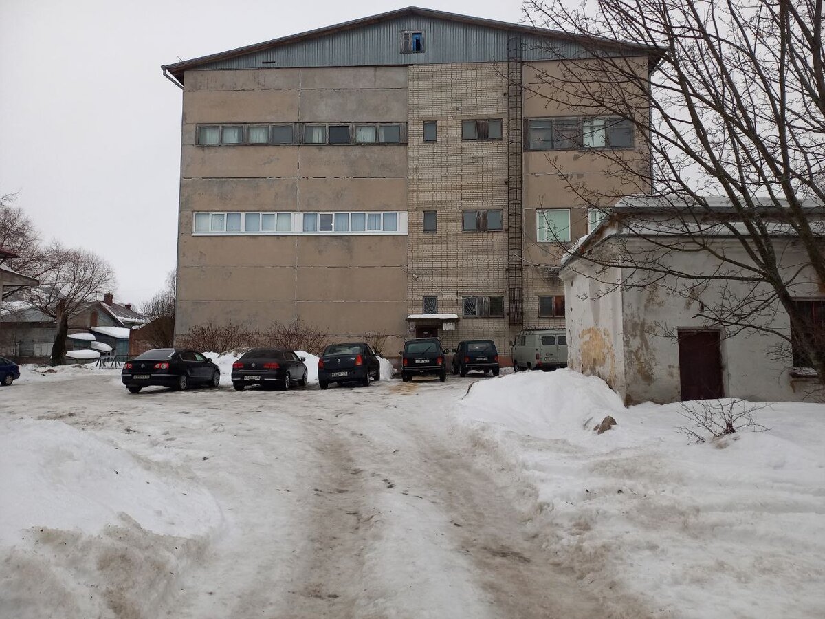    В Сортавале скользко, а снег с крыш практически не чистится"Фактор News"