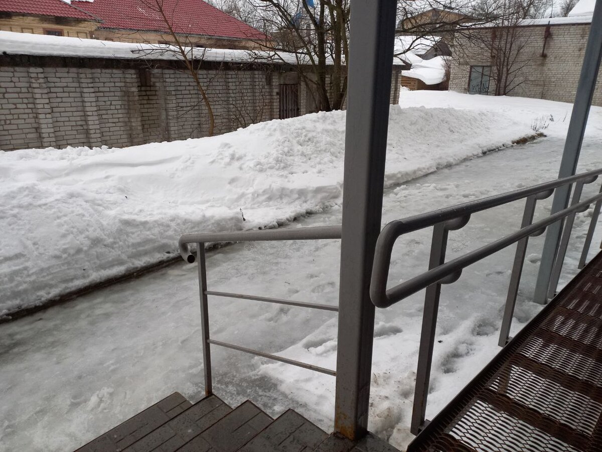    В Сортавале скользко, а снег с крыш практически не чистится"Фактор News"