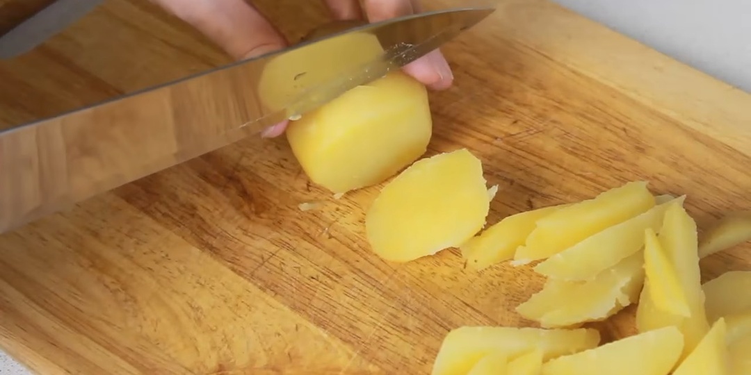 Салат “Беспроигрышный”: готовлю за считанные минуты и ем с удовольствием (главное заранее картофель сварить)