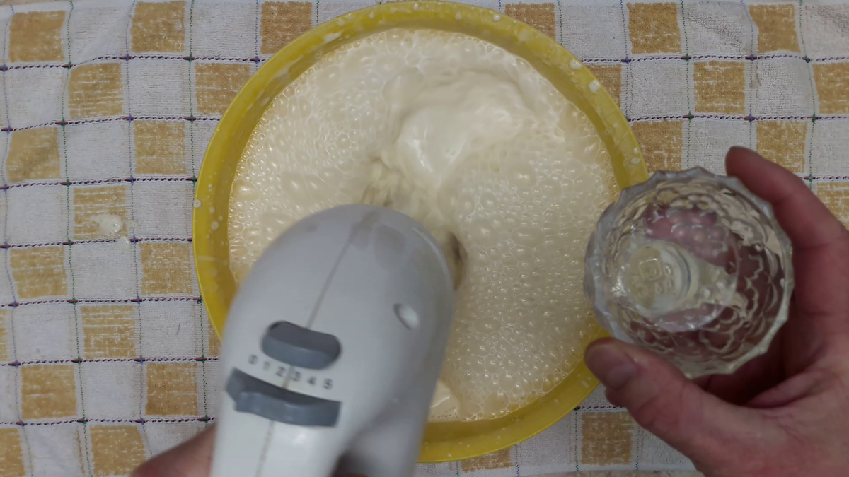 творожная запеканка высоцкая. запеканка творожная. вкусные блюда из сметаны рецепты. манник на кефире ольга матвей. выпечка из кислой сметаны.