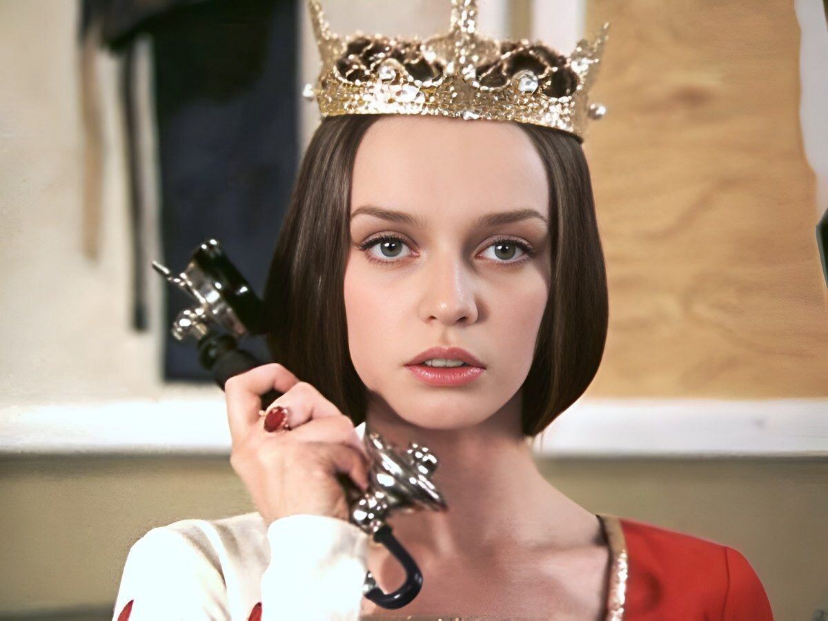 эмили блант путешествие гулливера. сыграла принцессу. сериал корона принцесса маргарет актриса. энн хэтэуэй дневники принцессы. энн хэтэуэй белоснежка.