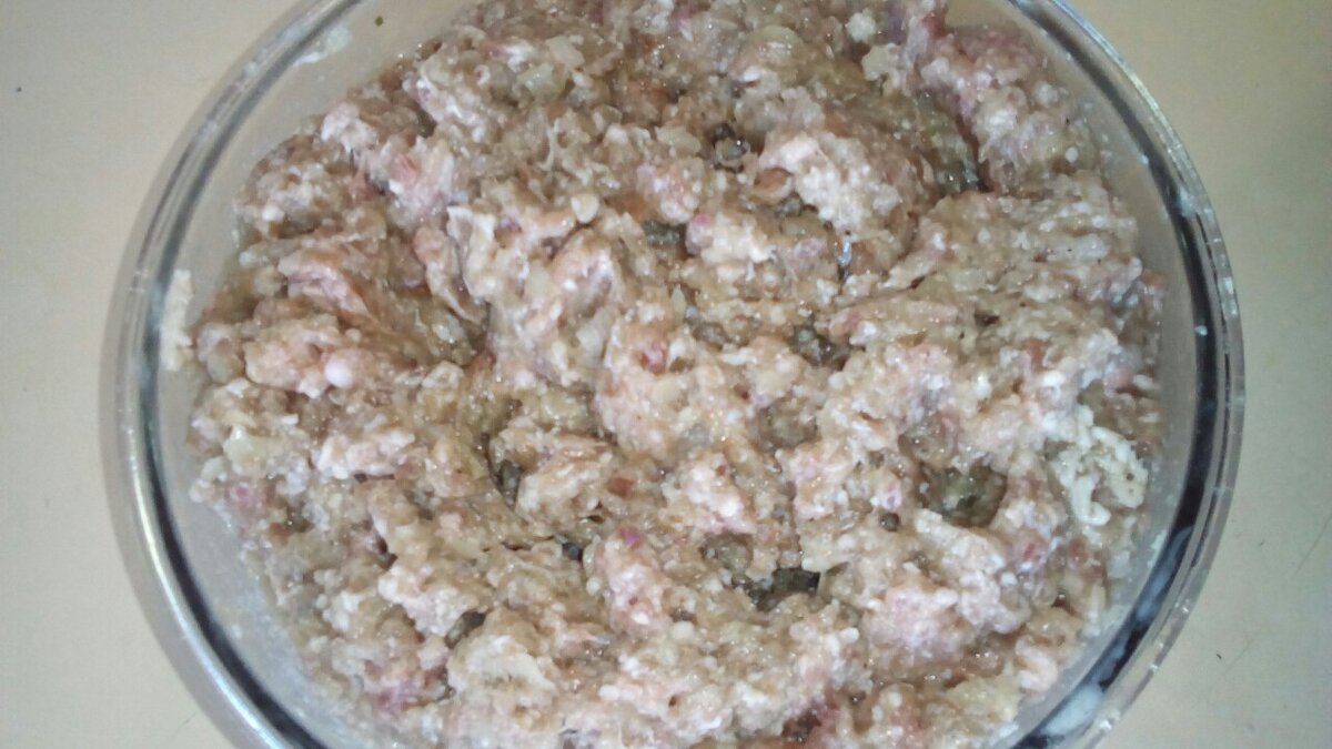 Фарш из рыбьих голов и хвостов. Что добавить в рыбный фарш для сочности. Что добавить в рыбный фарш для сочности. Рыбный фарш для котлет. Рыбий фарш.