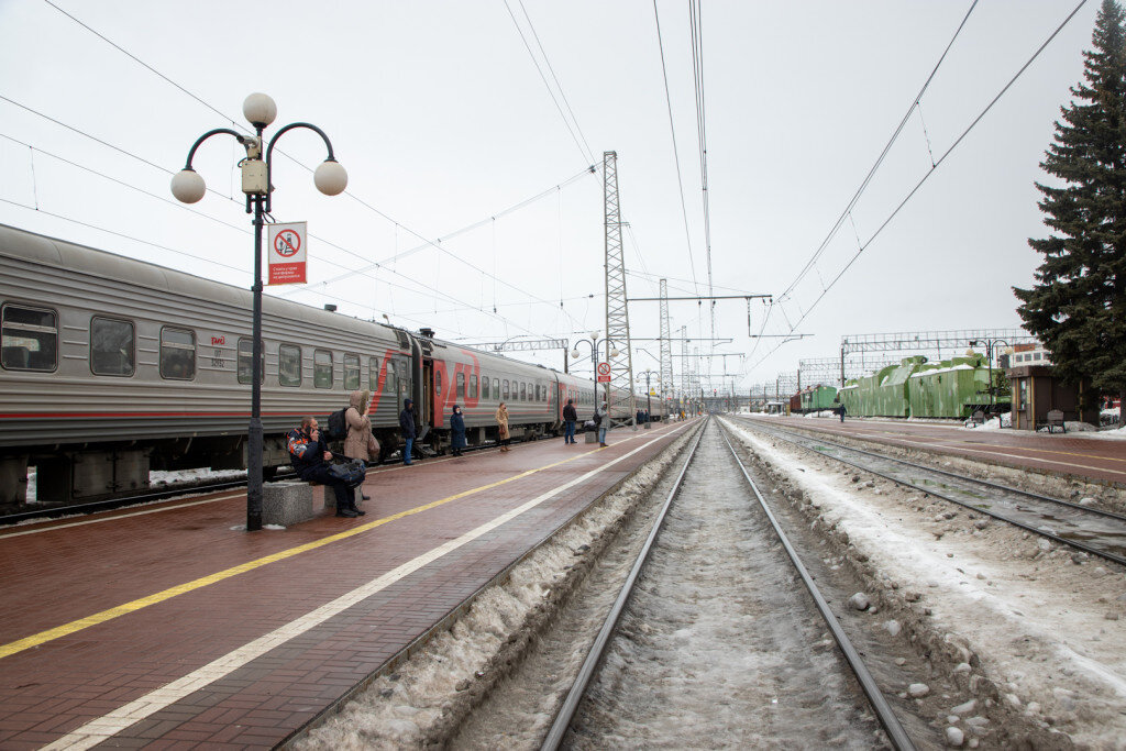 Движение пассажирского поезда дальнего следования. Движение пассажирского поезда дальнего следования. Поездалаьнего следования. Эп1м-702. Движение пассажирского поезда дальнего следования.