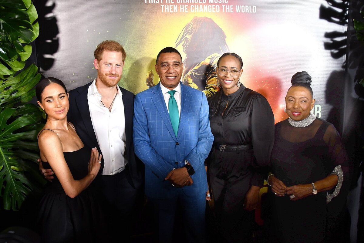 Принц гарри и меган последние. Жена принца меган маркл. Меган маркл в техасе. Гарри и меган в лос анджелесе. Гарри и меган.