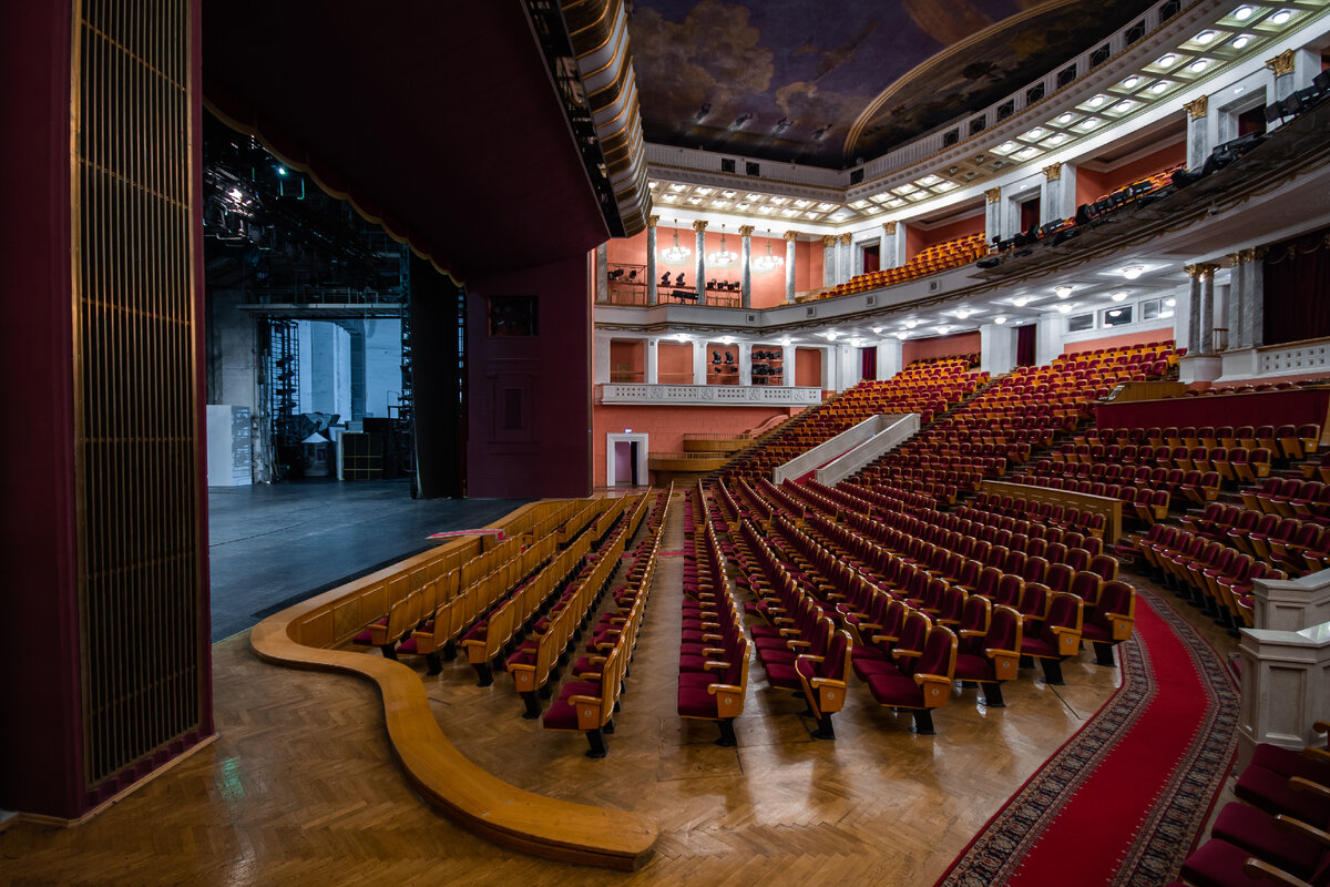 Teatro театральная площадь 2 фото. Центральный Академический театр Российской армии Москва. Центральный Академический театр Российской армии малый зал. Москва Центральный Академический театр Российской армии большой зал.. ЦАТРА театр Российской армии.