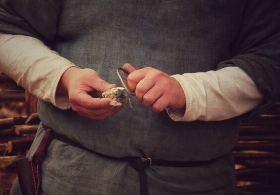 В руках огнива! 