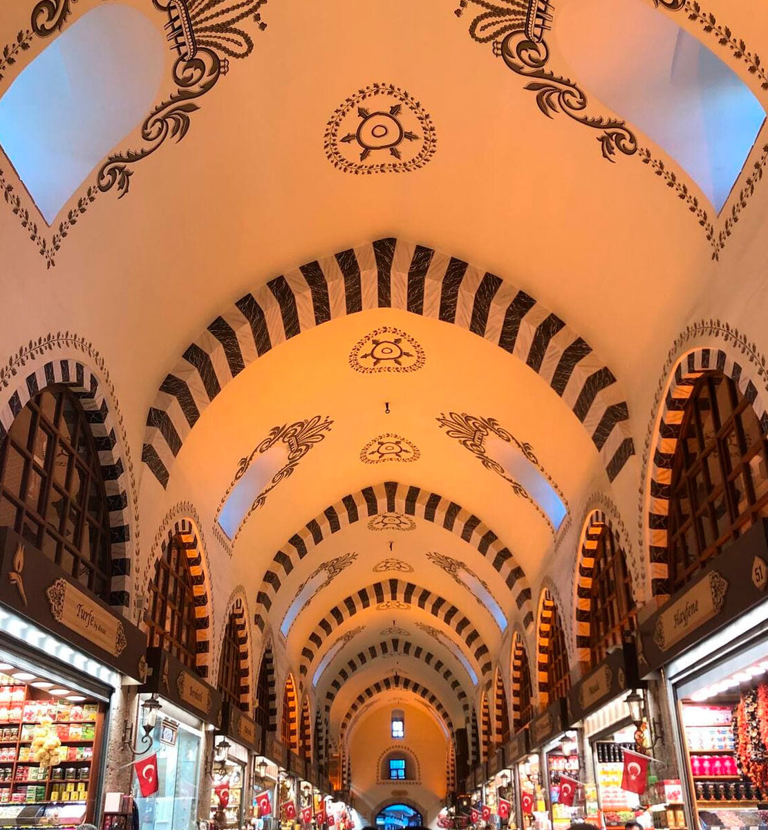 Крыша куббе в стамбуле. Стамбул локации. Турция стамбул локации крыша. Локации стамбула. Локации стамбула.