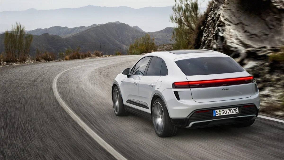 Наверняка Porsche ставила цель сделать лучший по управляемости электрокар в истории. Получилось ли, покажут тест-драйвы