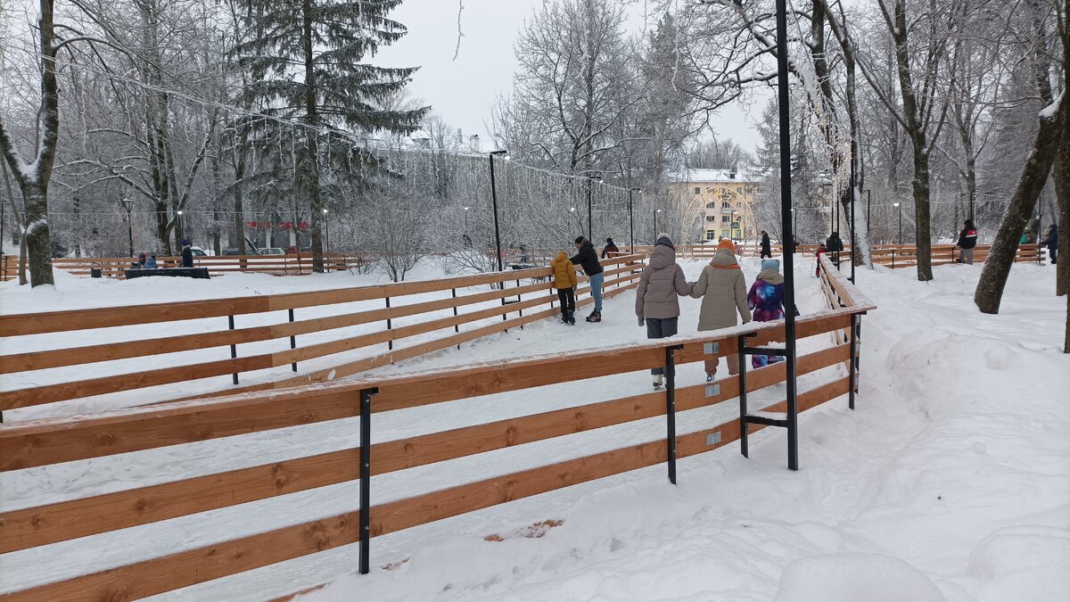 Каток в центральном парке В.Новгорода