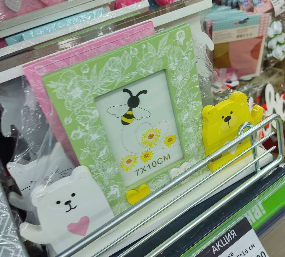 Подарочные боксы fix price. Подарок на новый год подруге. Подарки на нг из фикспрайса. Новогодние боксы из фикс прайса 2022. Идеи подарочных боксов.