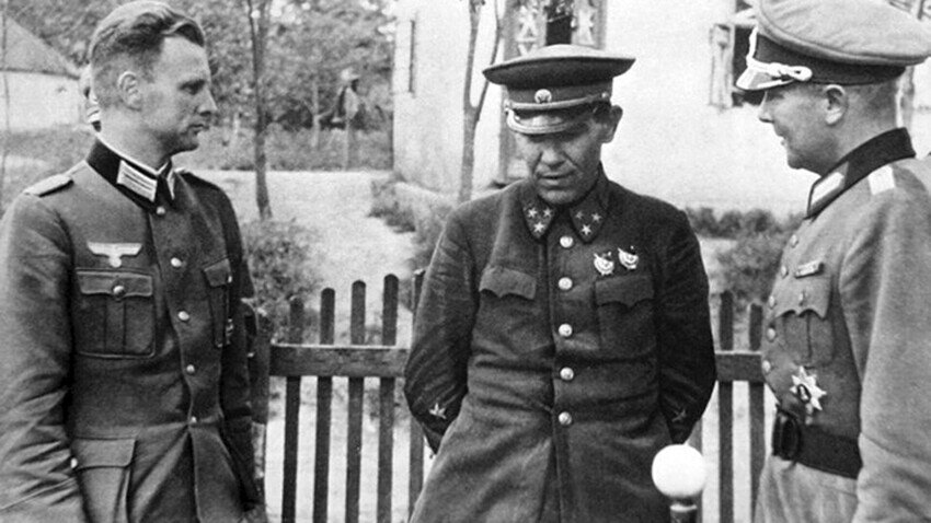 Генерал-лейтенант Иван Музыченко в немецком плену / Архивное фото