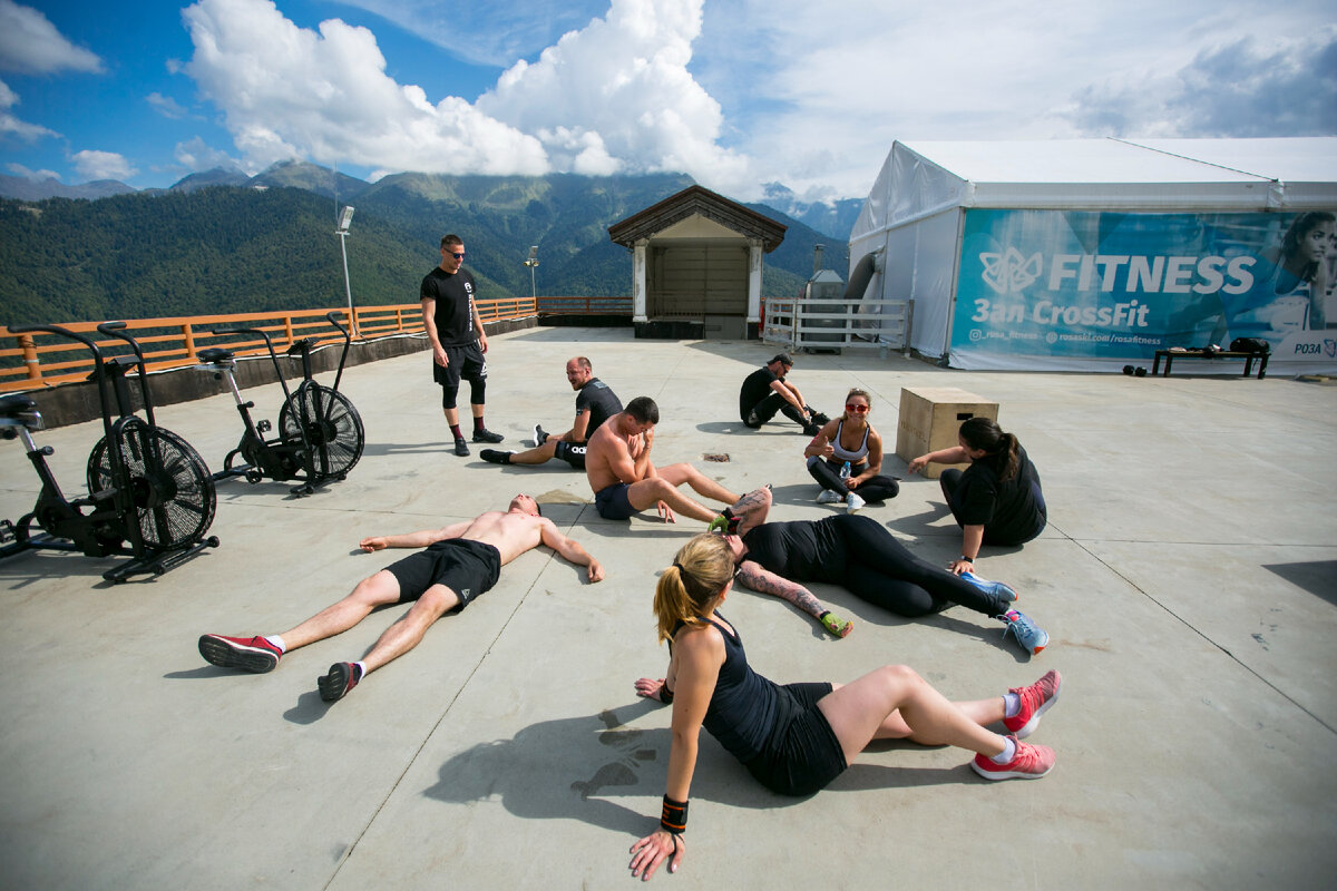 Тренировки - это любовь! А я тоже была далека от спорта и очень любила лежать на диване