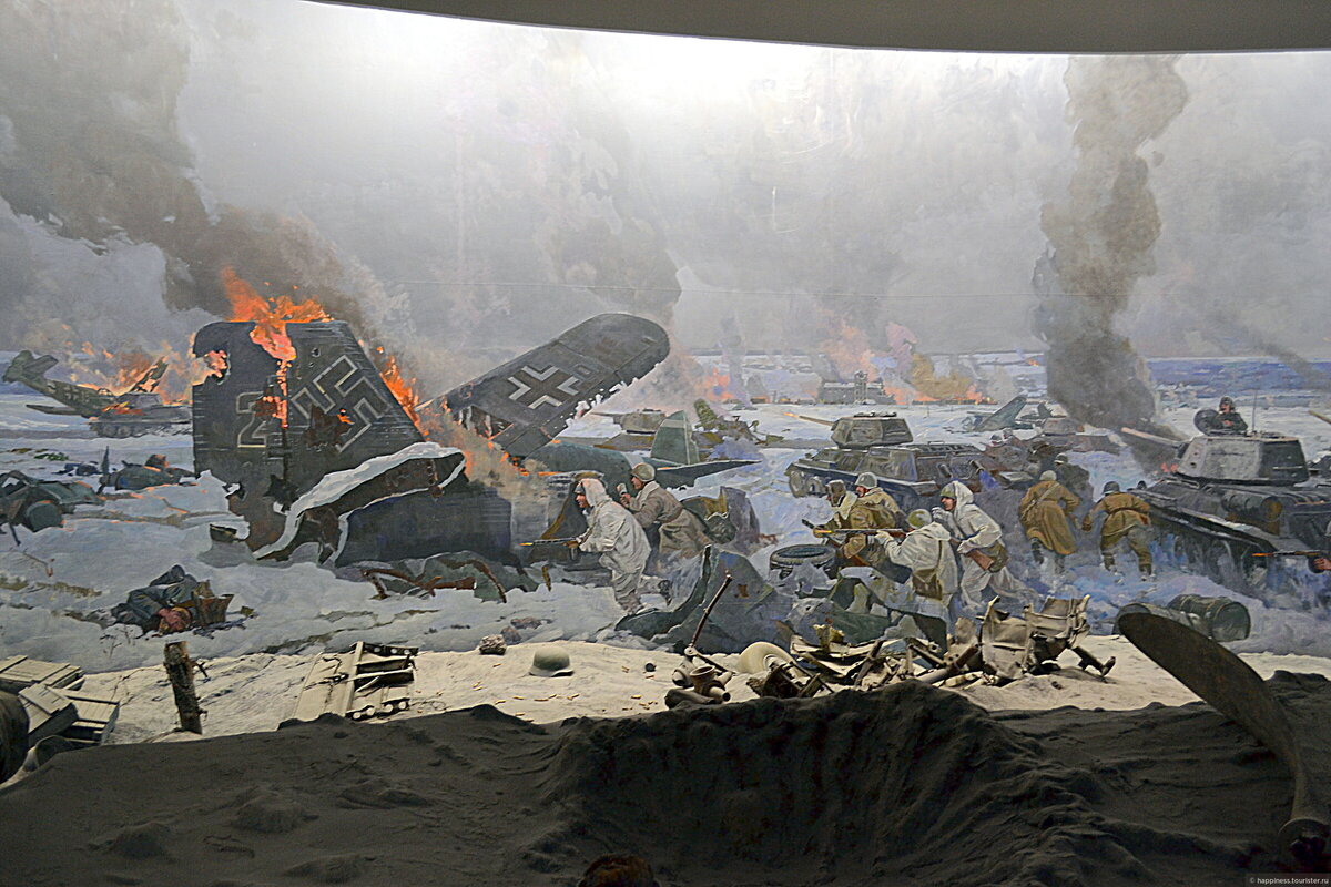 Волгоград был полностью разрушен, но благодаря своей стойкости и мужеству жителей, он восстановился и возродился с новой энергией.