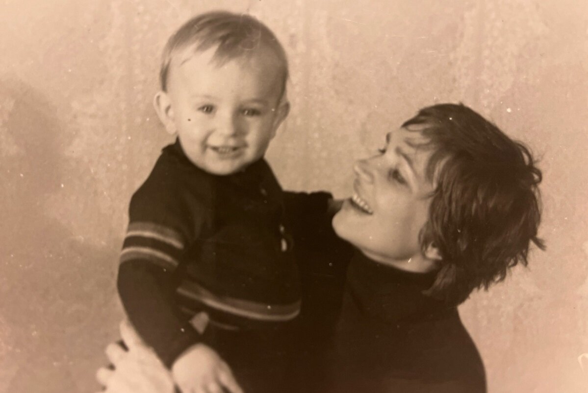   Антон с мамой - акрисой Натальей Заякиной