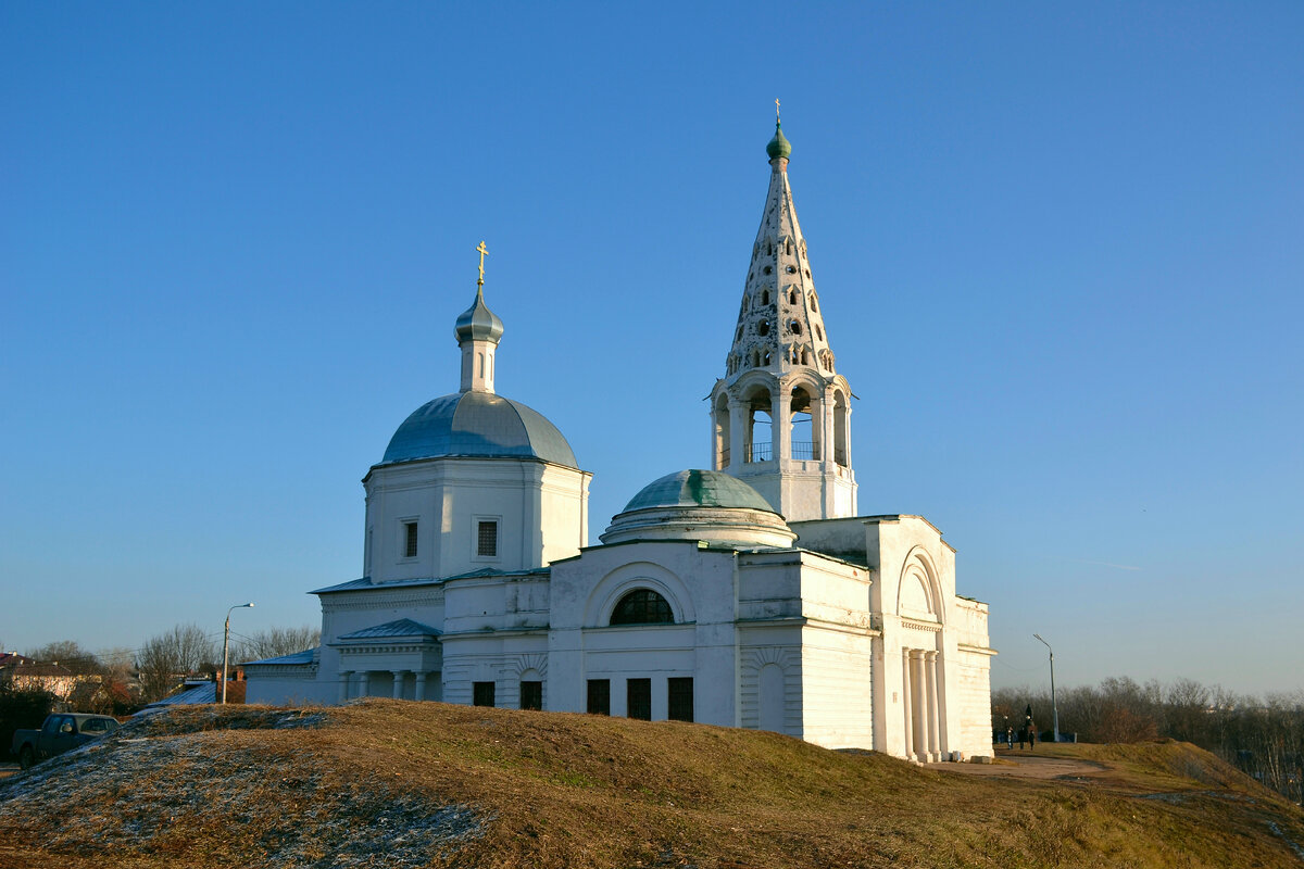 древний троицкий собор во пскове. церковь троице лыково в строгино. храм святой троицы в останкино. аварийная церковь. храм живоначальной троицы в москве останкино.