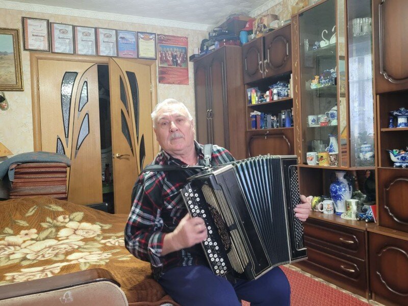 Аниме парень на скамейке. Девушка ждет. Рината валиуллина слив телеграмм. Блондинка на подоконнике. Ирина круг фут.