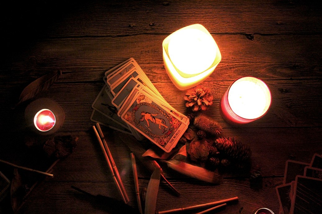 5 лучших раскладов для карт Таро на чувства мужчины (схема и описание)