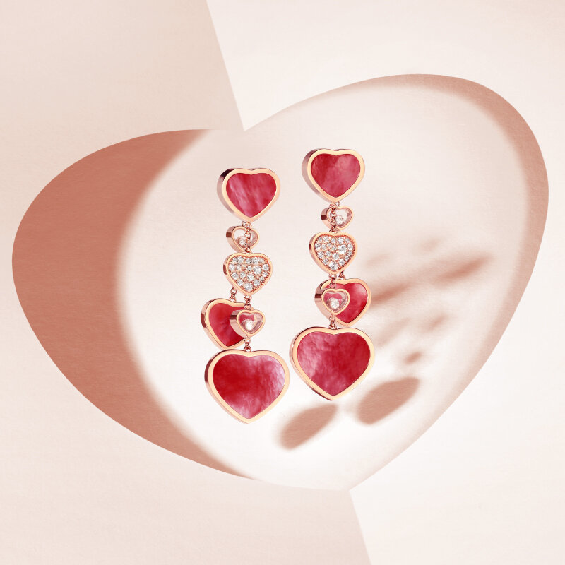 Серьги Chopard Happy Hearts из розового золота с розовым перламутром, статичными и плавающими бриллиантами