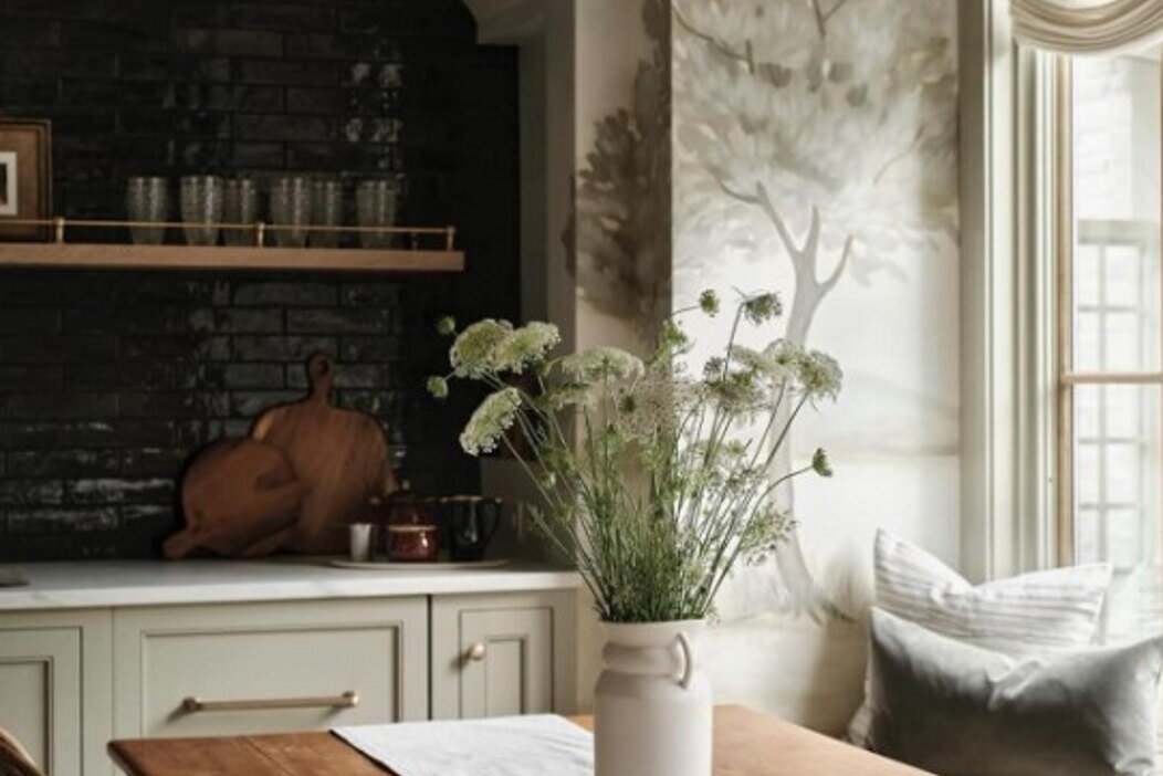     Разрисованная вуаль: как дизайнеры вписали в интерьер любимый узор Кристиана Диора