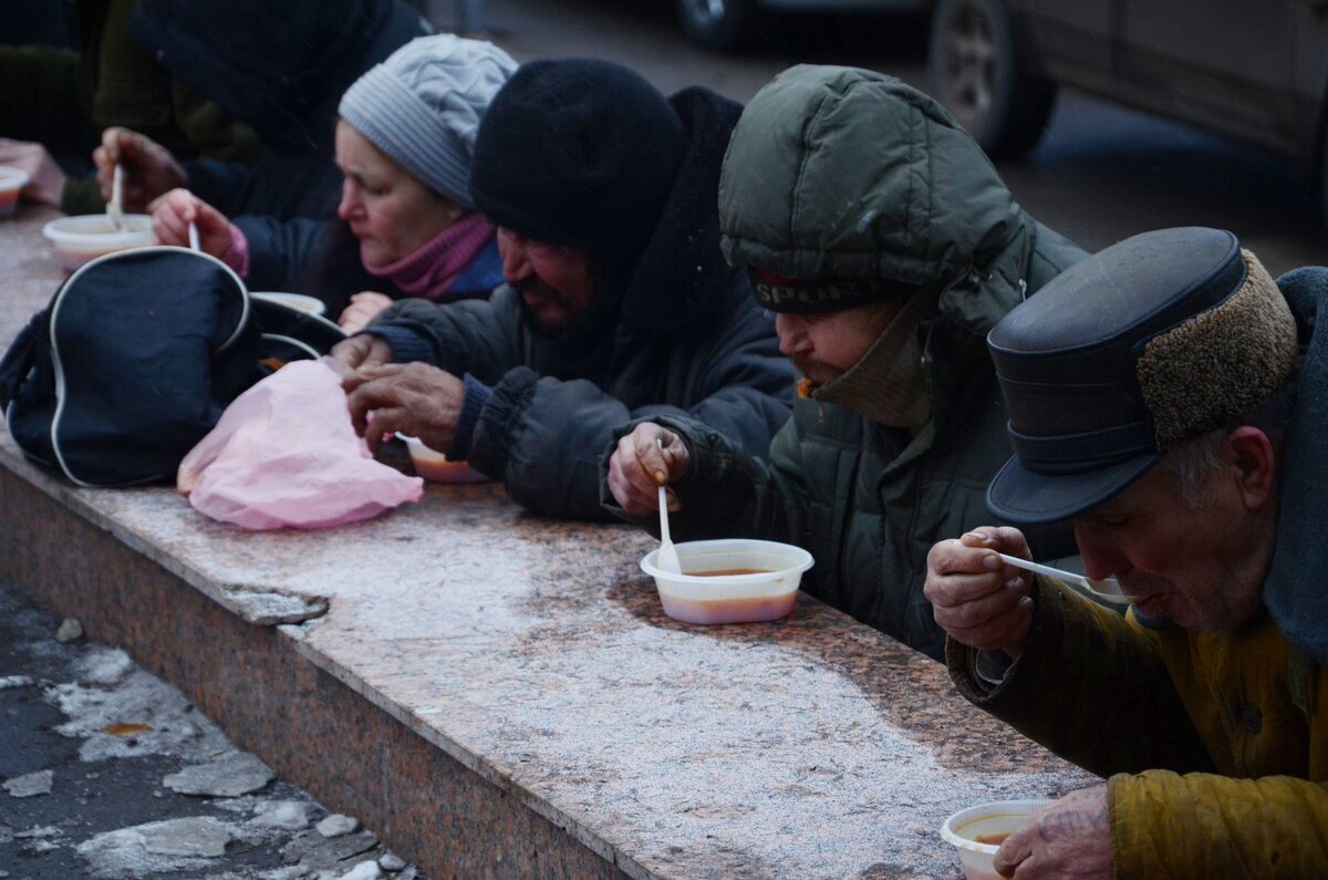 Голоден нищие. Нищие пенсионеры России.