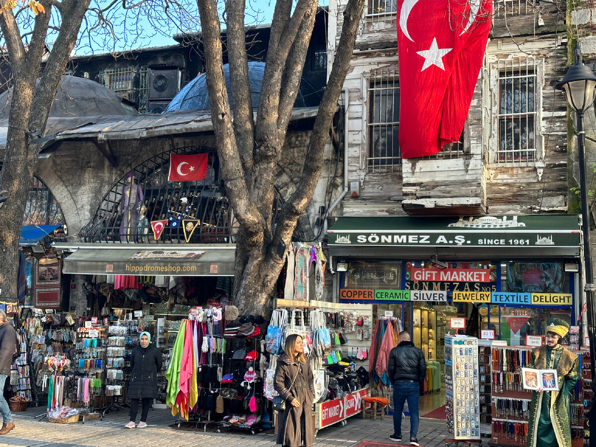 крокус холл бельэтаж. многофункциональный концертный комплекс роза холл. михайловский театр бельэтаж. крокус сити холл зал. по центру 2 ряд.