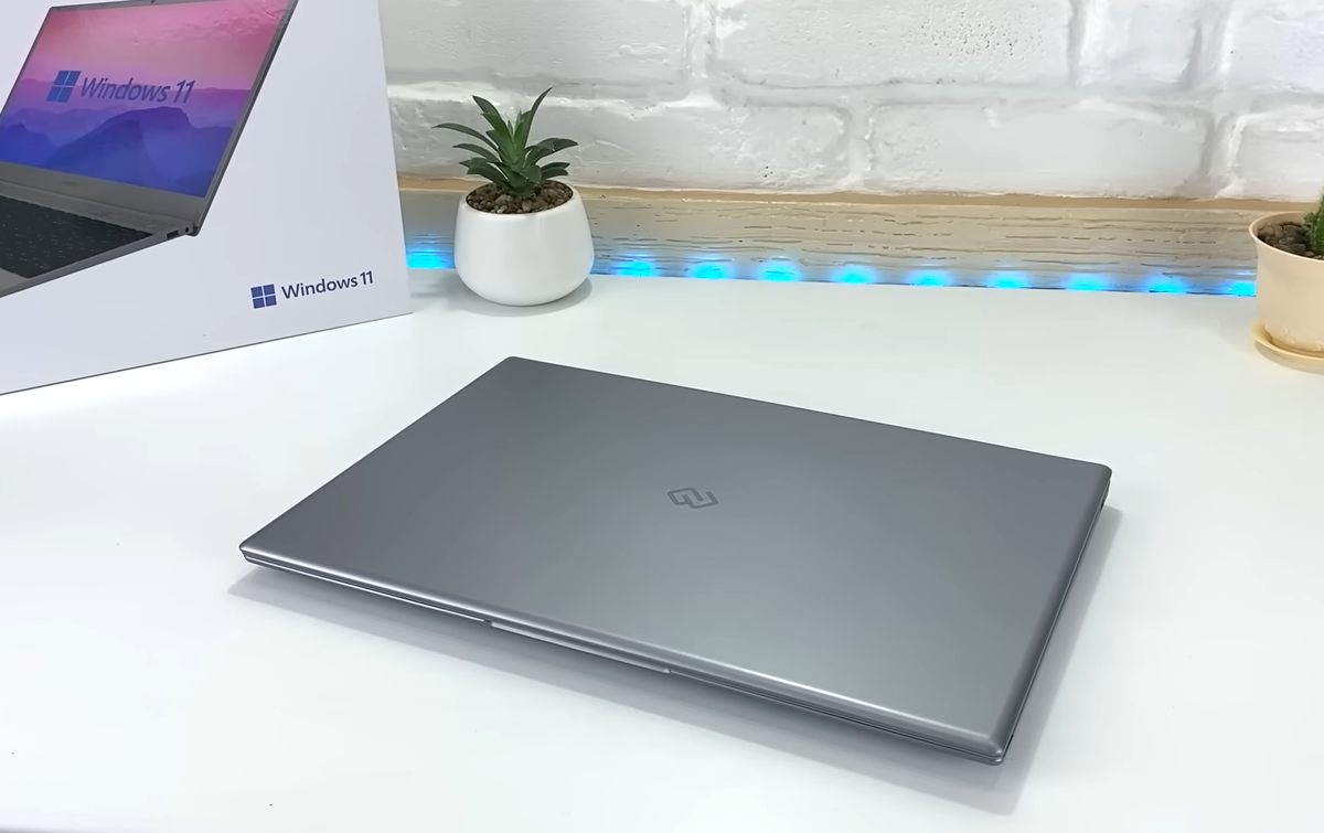    Digma EVE 15 — базовая модель со всеми необходимыми характеристиками по выгодной цене. Иллюстрация: Ютуб-канал GLAZOV