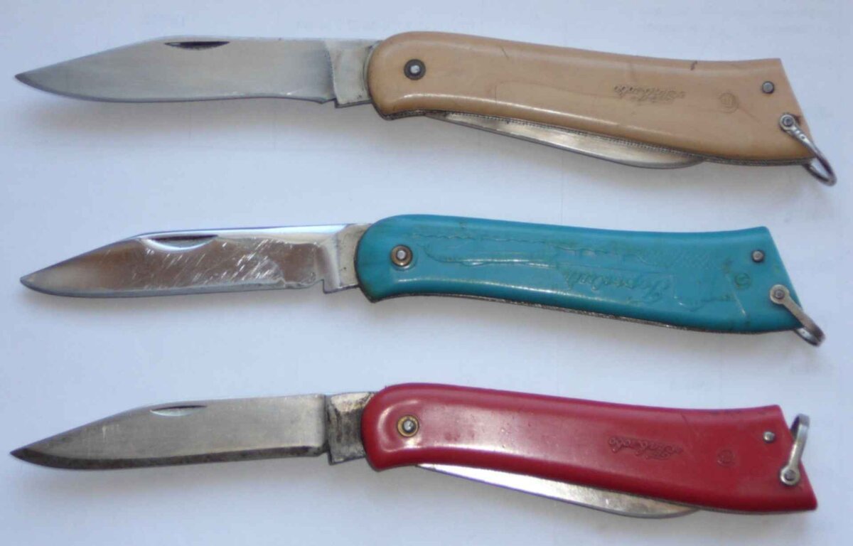 Чаще были такие ножи, самые частовстречающиеся - однолезвийные.