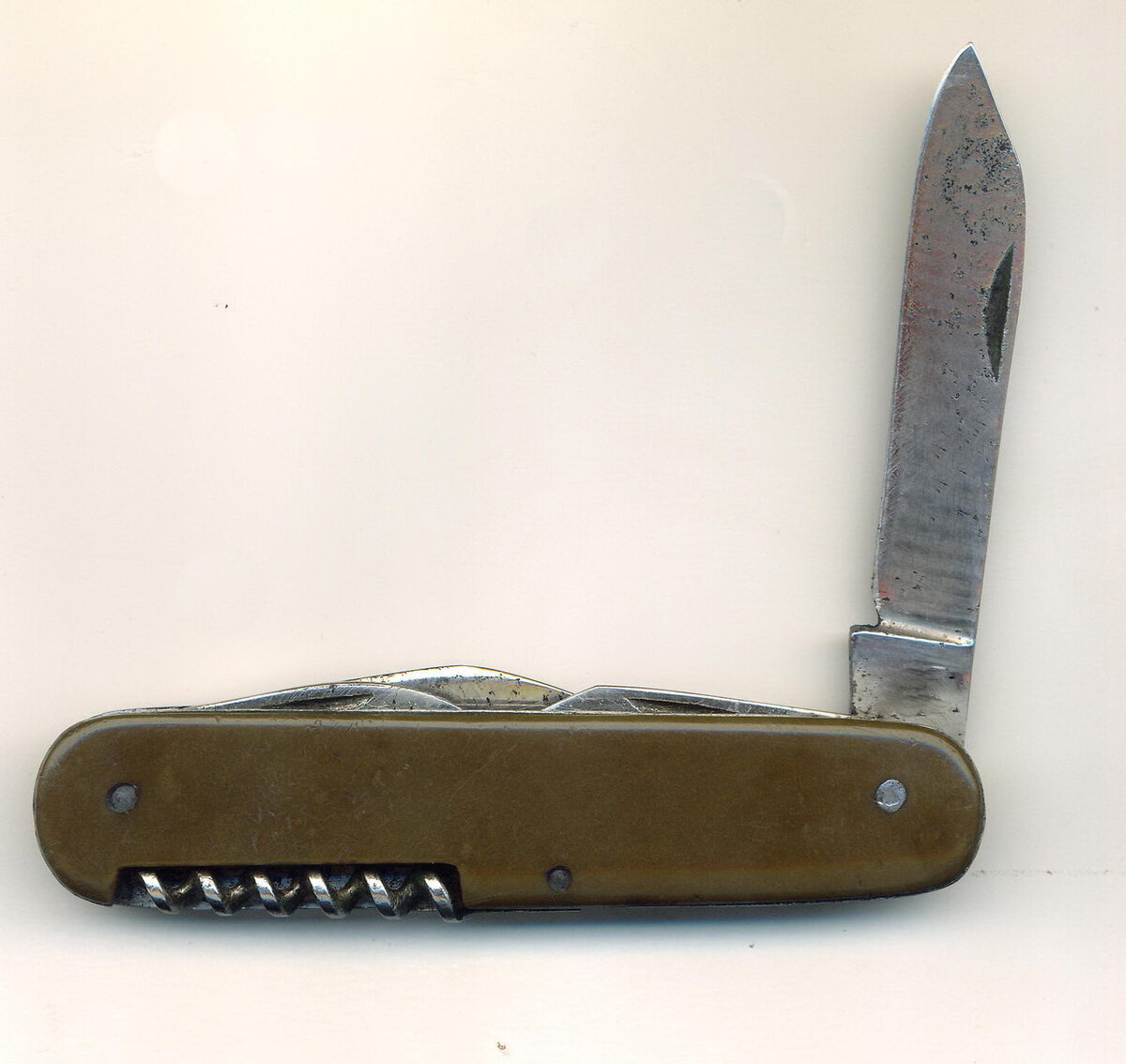 Это уже крутой нож для пацана, столько лезвий! Использовалось одно, но можно было гордиться количеством.