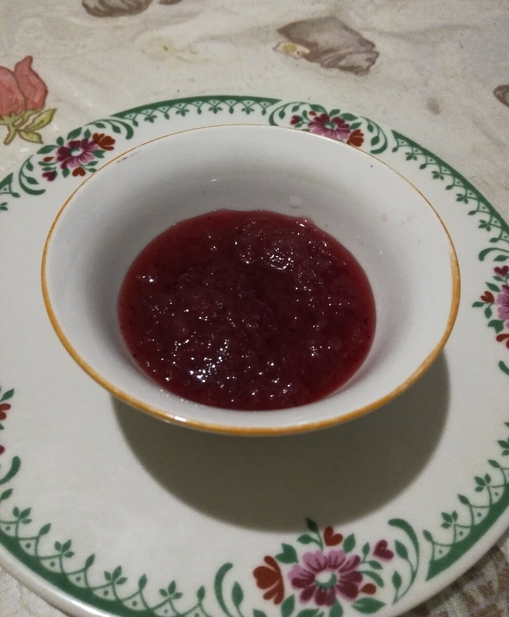 Соус из свежей красной смородины. 