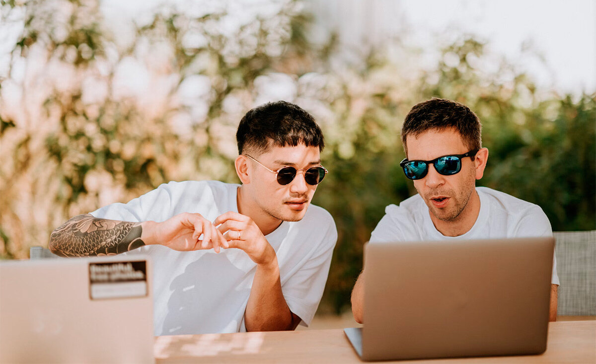 термины характеризующие развитие русской культуры 18 века. перечислите. какие два человека характеризуют развитие русской культуры в 18 веке. выберите верные. две физические величины являются векторными.