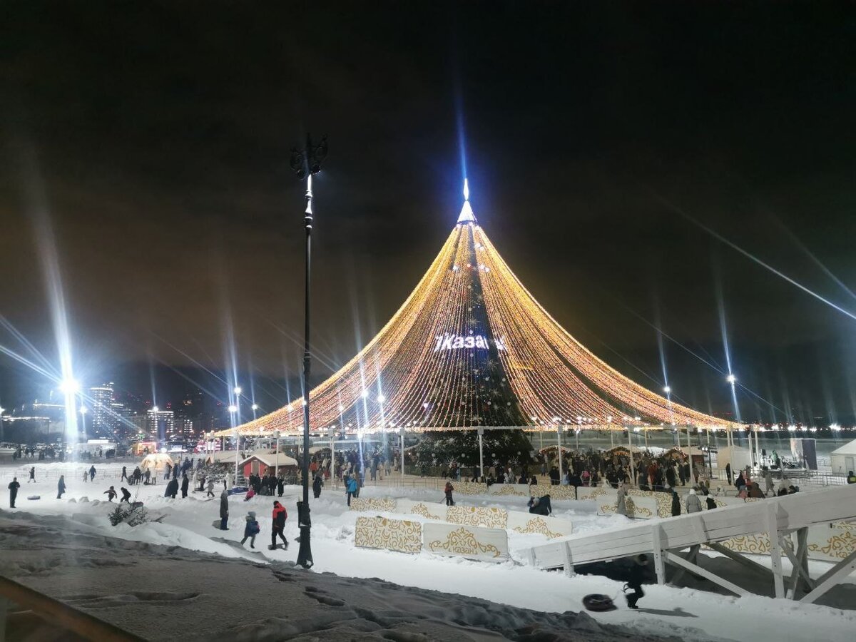 новогодняя иллюминация казань. улица баумана казань 2022. иллюминации на новый год в казани. казанские новогодние иллюминация 2022. новогодняя иллюминация в ишиме.