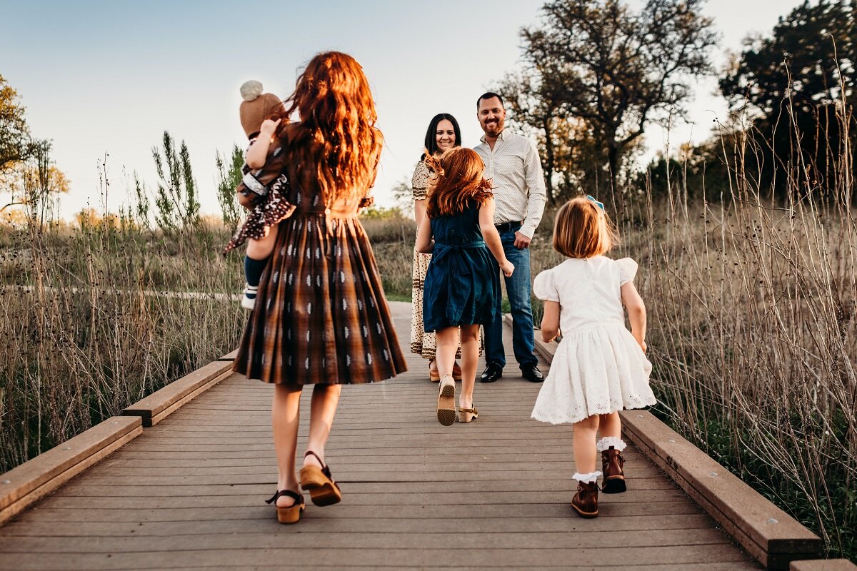 Многодетная семья может дать детям ощущение поддержки и любви.  Фото: Фото: unsplash.com