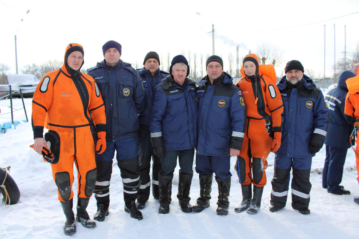 Спасение животных людьми. Спасатели спасаться. Спасатель. Спасатели спасаться. Спасатели спасаться.