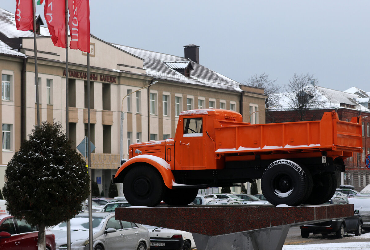 МАЗ-205 — советский тяжёлый самосвал с колёсной формулой 4×2, выпускавшийся серийно Минским автомобильным заводом с 1947 по 1965 годы, являлся усовершенствованным вариантом самосвала ЯАЗ-205.