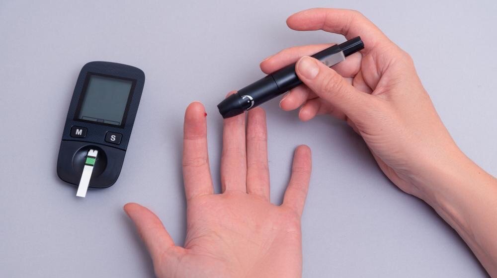 Обои в гостиную комбинированные. Альтернатива обоим. Альтернатива обоим. Альтернатива обоим. Плитка потолочная бесшовная.