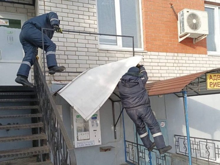 Информационная табличка управляющей компании. Проект фасадных вывесок на жилых домах. Вывеска на мкд. Адресный световой короб. Адресная табличка с подсветкой.