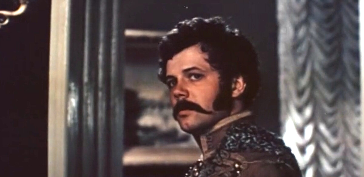 Кадр из кинофильма "Эскадрон гусар летучих", 1980 г., режиссеры Никита Хубов, Станислав Ростоцкий, сценарист Сергей Ермолинский, композитор Александр Журбин (скриншот)
