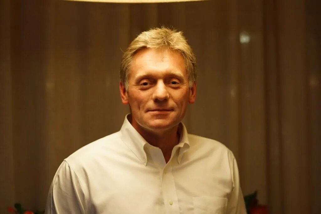 Так выглядел пресс-секретарь президента, проигравший спор.© Соцсети