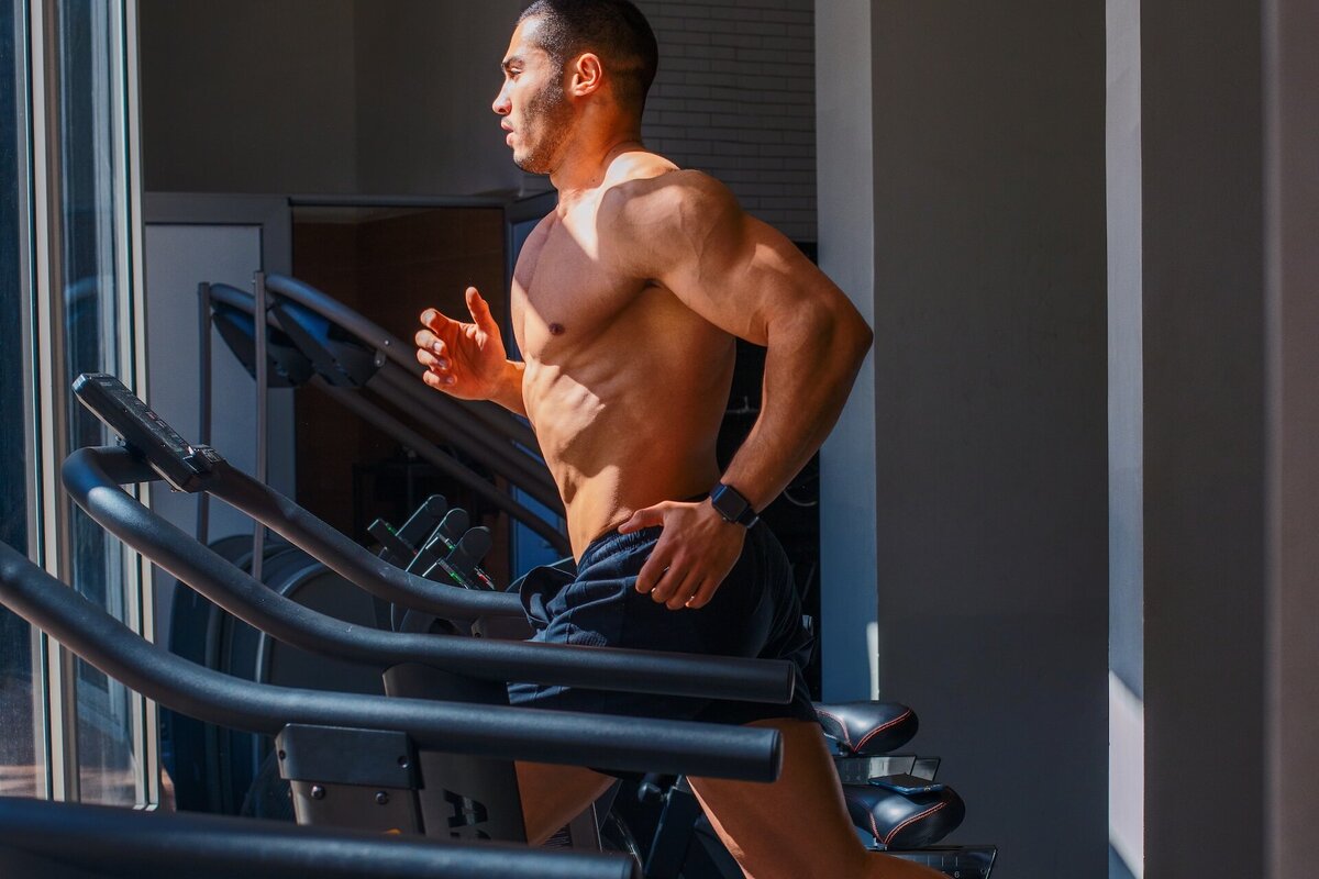 сколько калорий тратится за 10 минут бега. 4 км сколько калорий сжигается. сколько калорий тратится при беге 10 минут. 4 км сколько калорий сжигается. тест купера ходьба.