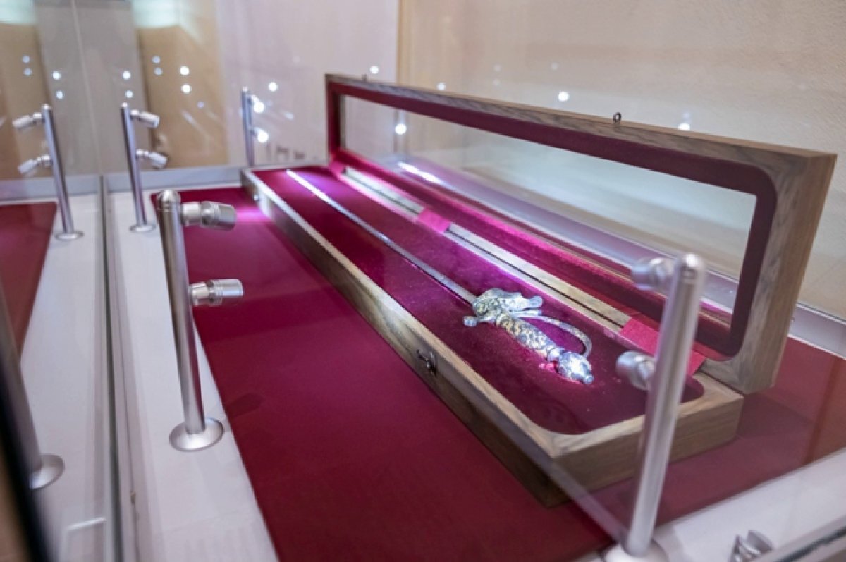    В Калининград привезли парадную шпагу императрицы Елизаветы