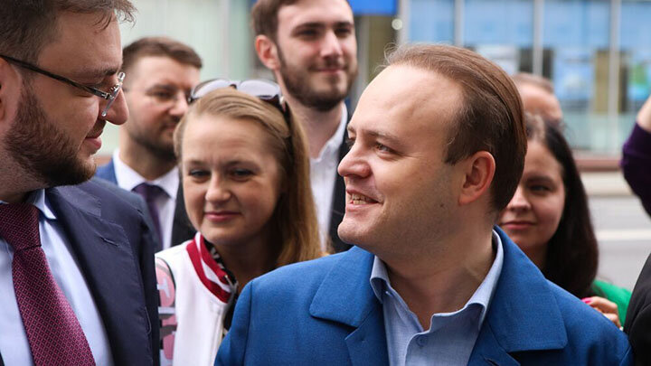 Депутаты предатели. Яна фрейман одесса партия шария. Элита россии кто. Депутат перебежчик. Депутаты предатели.