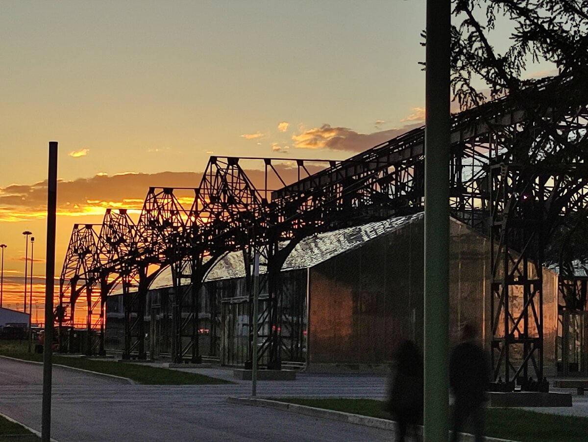 закат двух солнц. счастье природа. солнечное затмение 20 апреля 2023 года. рассвет души. злое солнышко.